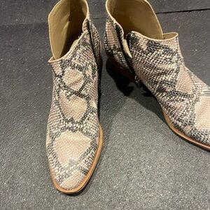 Vince Camuto Gigietta Snake Print Leather Boot woman's size 10 M minor scuffs